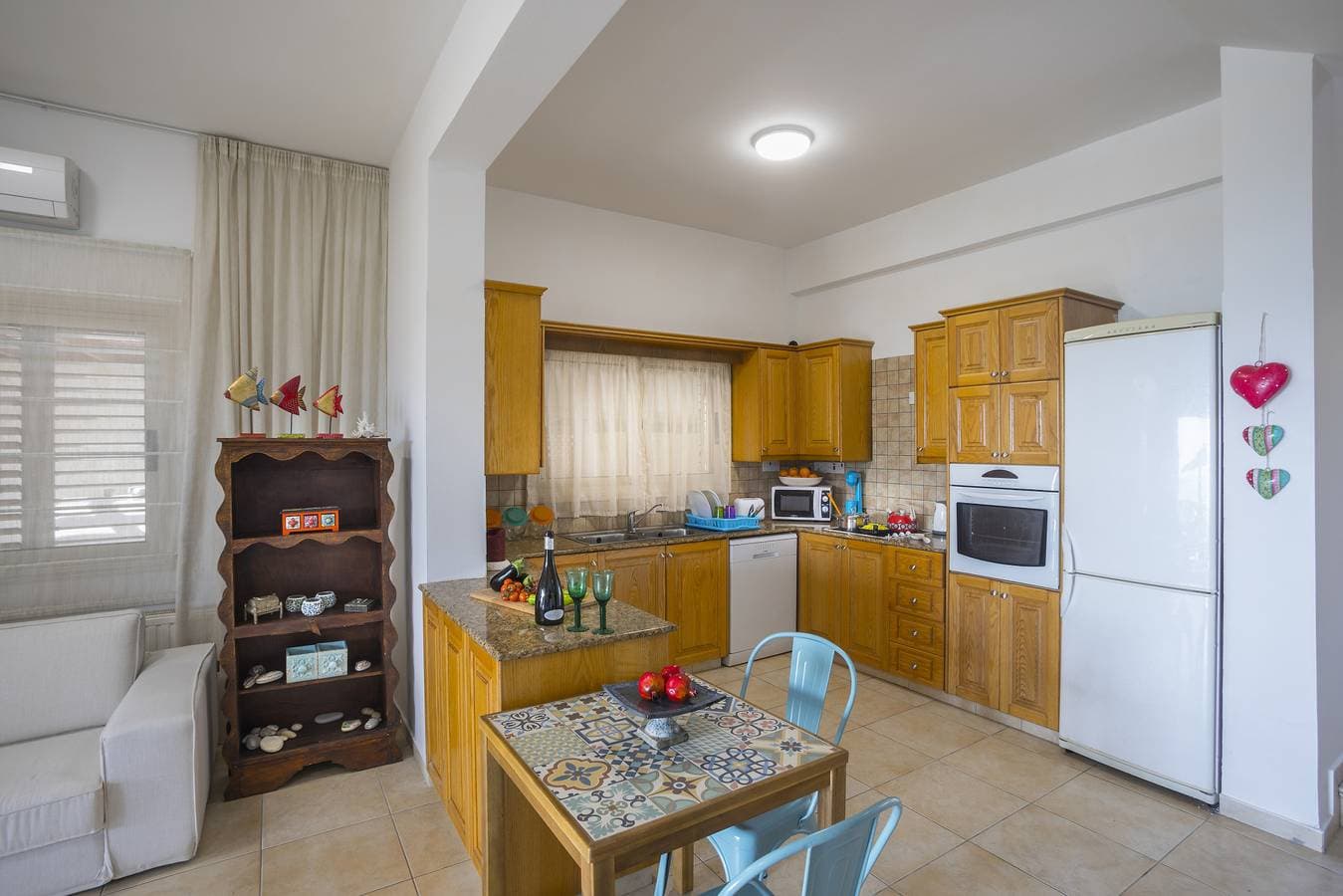 Foto 6 von 27: Beachfront Villa Meneou 5