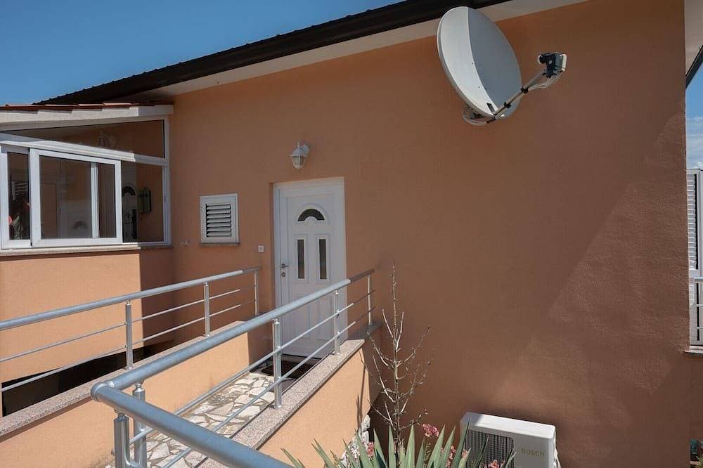 Foto 10 von 30: Seaside apartments with amazing ocean view / Terrace Apartment with ocean view