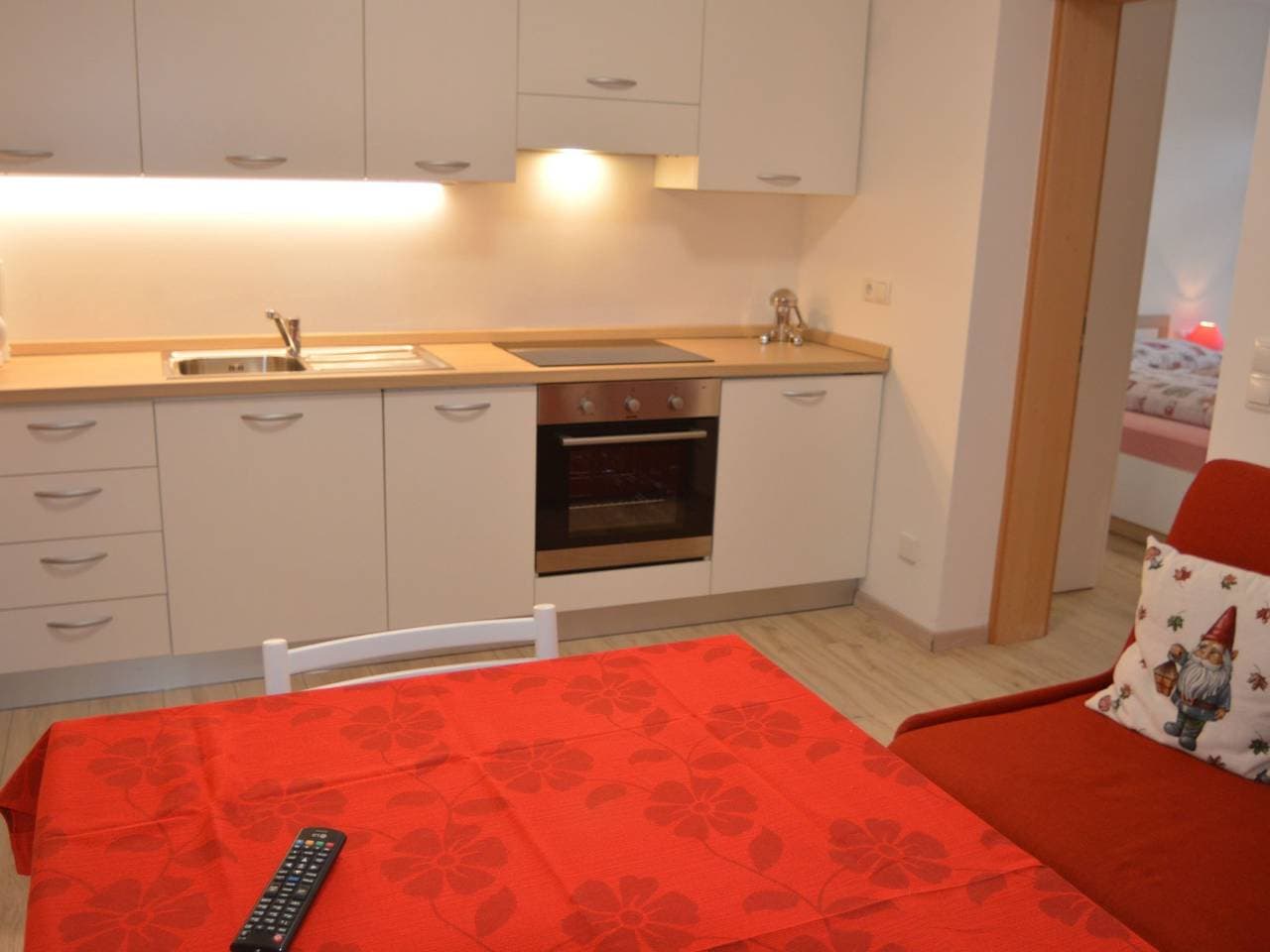 Foto 3 von 9: Moderne Ferienwohnung mit Balkon und Pool