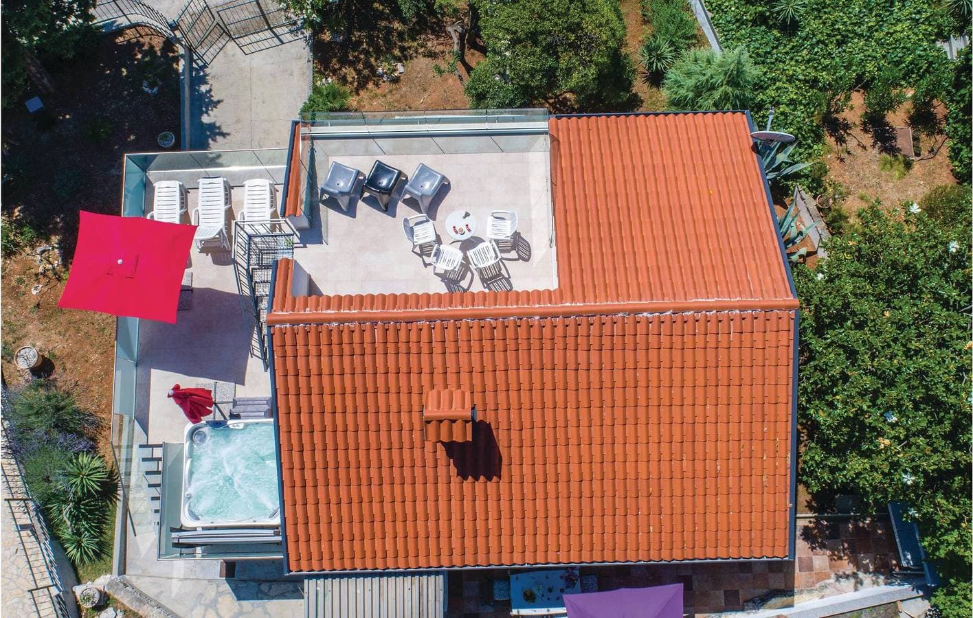 Foto 2 von 38: Gemütliche 1-Zimmer-Wohnung mit Meerblick, WLAN und Terrasse in der Nähe des Strandes Havajka