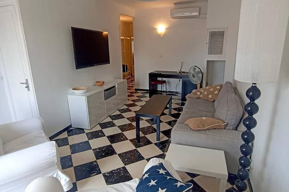 Foto 11 von 22: Cozy 2-bedroom apartment with WiFi, air-con and a  rooftop terrace with bbq.