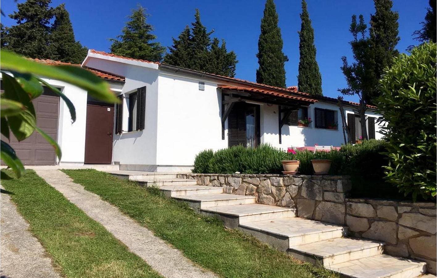 Foto 5 von 48: Geräumige 2-Zimmer-Wohnung mit beheiztem Pool, in der Nähe des Strandes Bijela Plaža