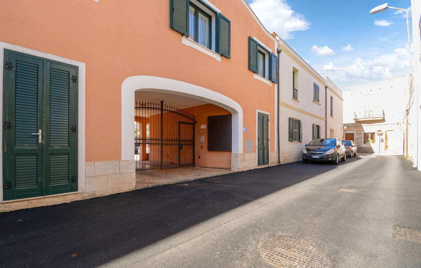 Foto 2 von 14: Modernes Apartment mit Klimaanlage, Parkplatz, Terrasse und Küche – in Strand- und Restaurantnähe