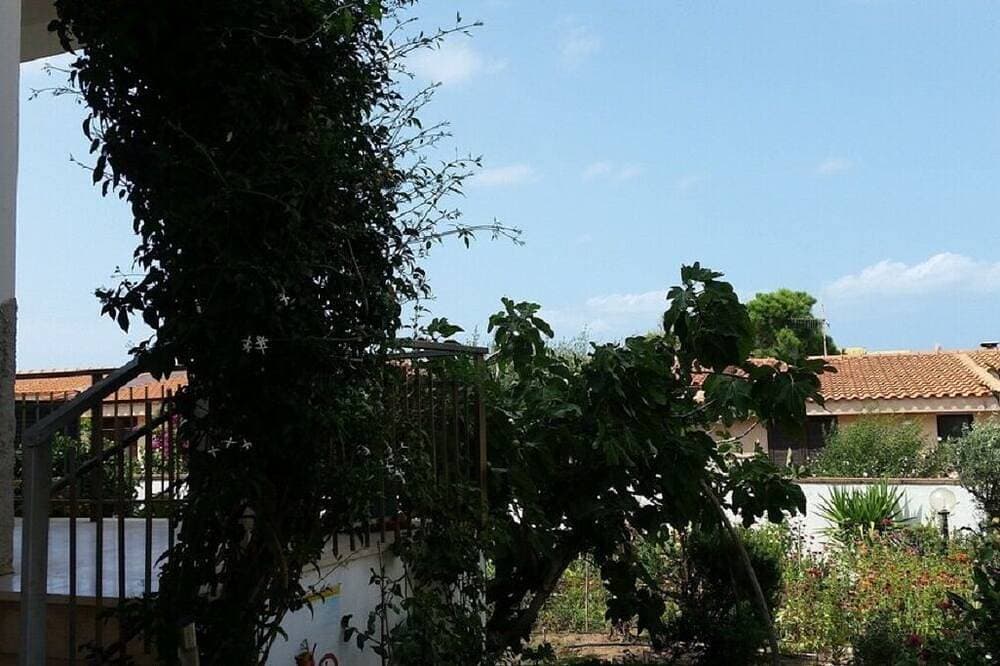Foto 10 von 25: Villa Maria Drei-Zimmer-Wohnung mit großem Garten in Meeresnähe