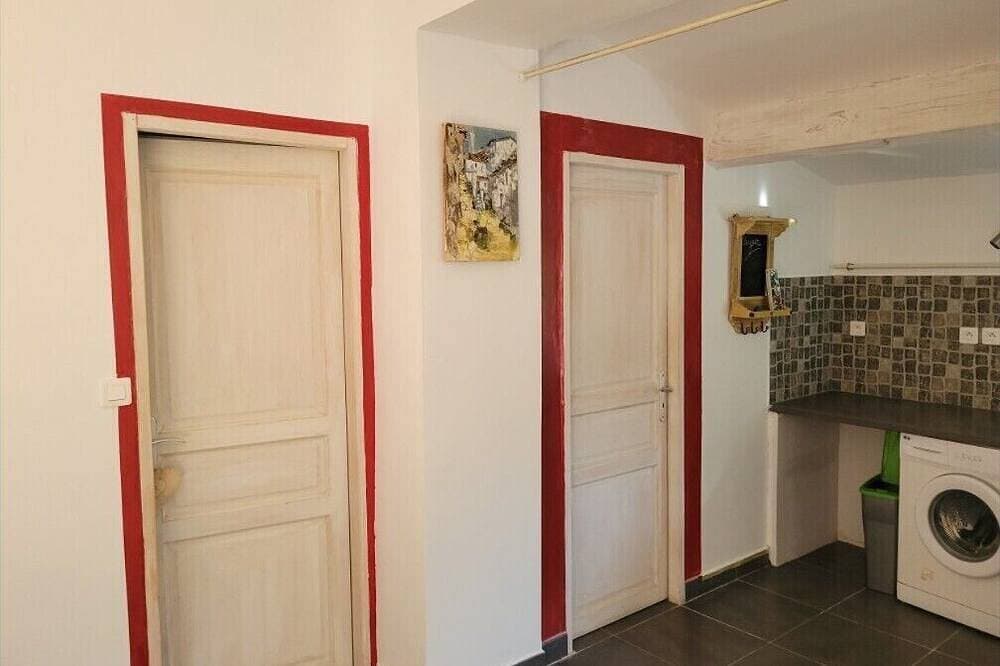 Foto 7 von 14: Apartment in villa on shady plot, near Bastia town center, parking.