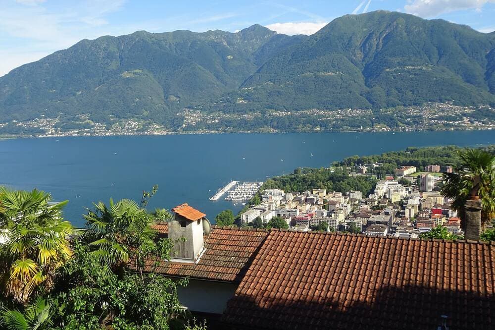 Foto 10 von 30: Erleben Sie Palmen, Pool und Panorama: Casa Belsito, Orselina, am Lago Maggiore