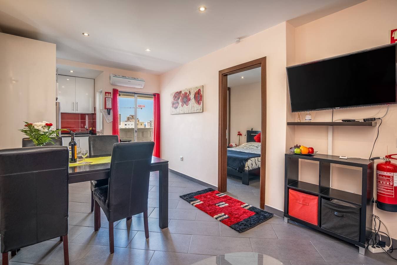 Foto 10 von 23: Ferienwohnung 'Carpe Diem' mit Balkon, WLAN und Klimaanlage