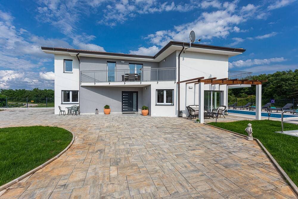 Foto 3 von 30: Villa Jelena | 4-Sterne-Villa mit beheiztem Pool, Privatsphäre & Grillhaus
