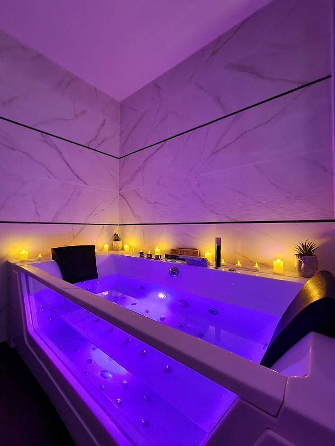 Fully renovated Chalet privatif suite romantique love balneo 1