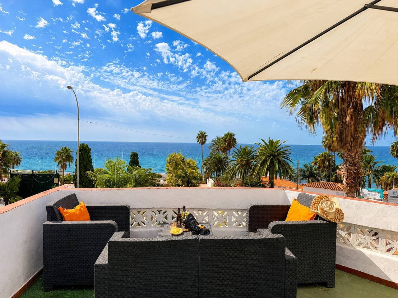 Villa Juanita en Nerja con vistas al mar 1
