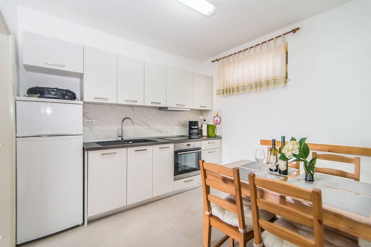 Foto 13 von 24: Ferienwohnung Vesna mit Meerblick