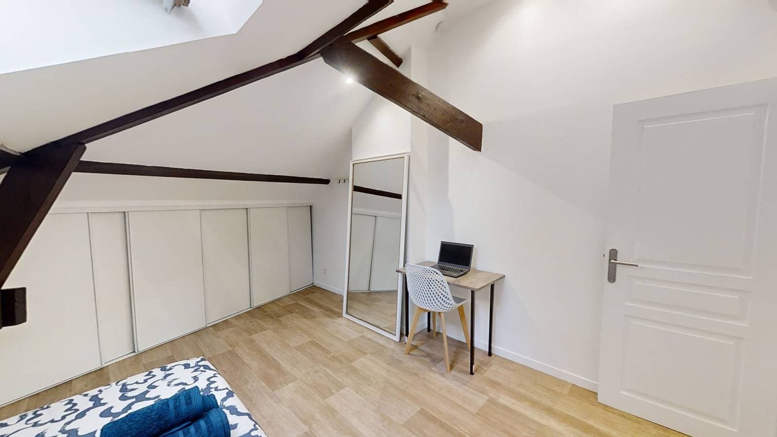 Foto 11 von 33: Appartement 'Isolé Calme Bord De Seine Jardin' mit Balkon und WLAN