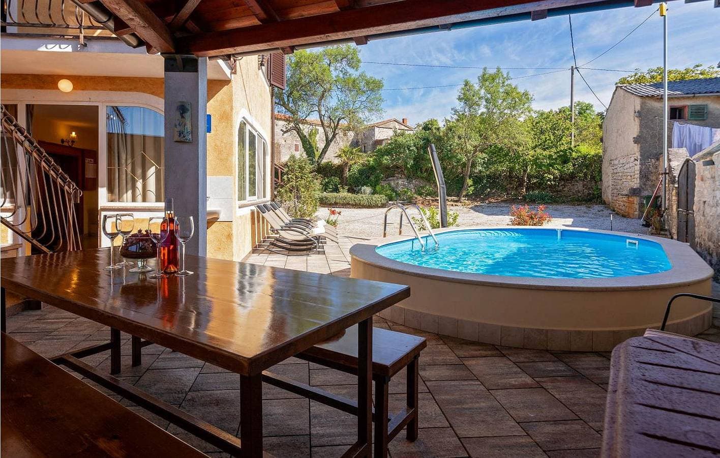 Foto 8 von 31: Gemütliche 2-Zimmer-Wohnung mit Pool, Terrasse und WLAN – 500 m vom Zentrum von Anzici entfernt