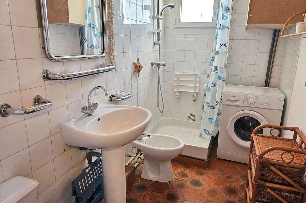 Foto 5 von 11: Apartment for 4 people in the heart of Port Grimaud – Canal views  et  Wi-Fi