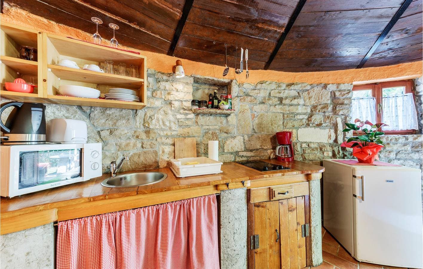 Foto 7 von 23: Charmante Ferienwohnung mit Terrasse, WLAN und Zugang zum Strand – der ideale Urlaubsort!