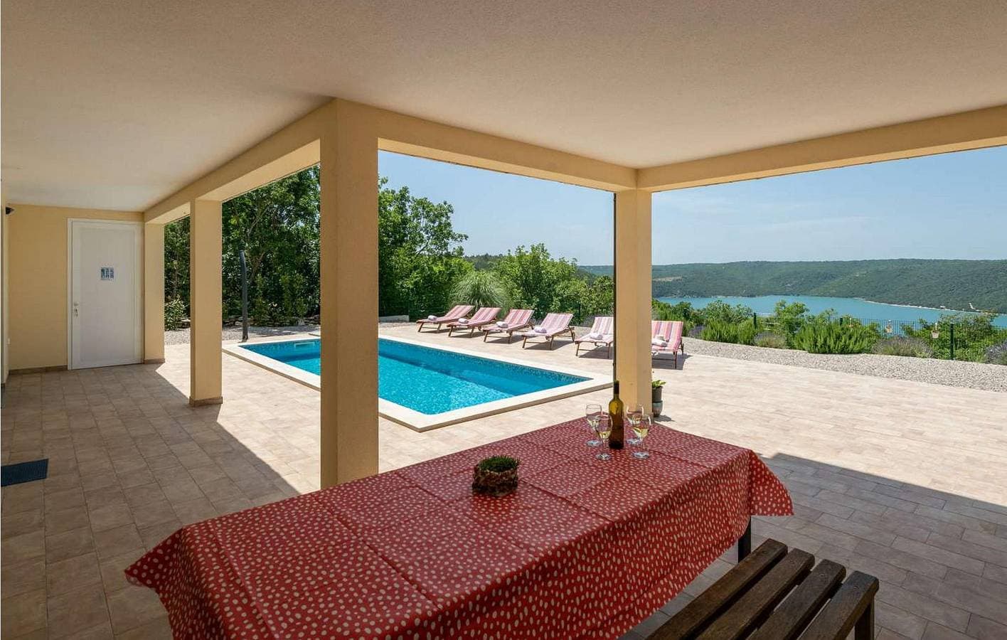 Foto 11 von 46: Reizende 2-Zimmer-Wohnung mit Pool, Terrasse und in Küstennähe