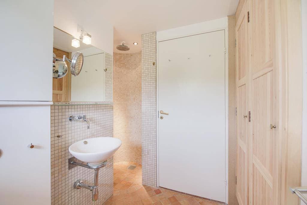 Foto 11 von 25: Einzigartiges Ferienhaus inklusive Wellenrauschen - 50 m Strand