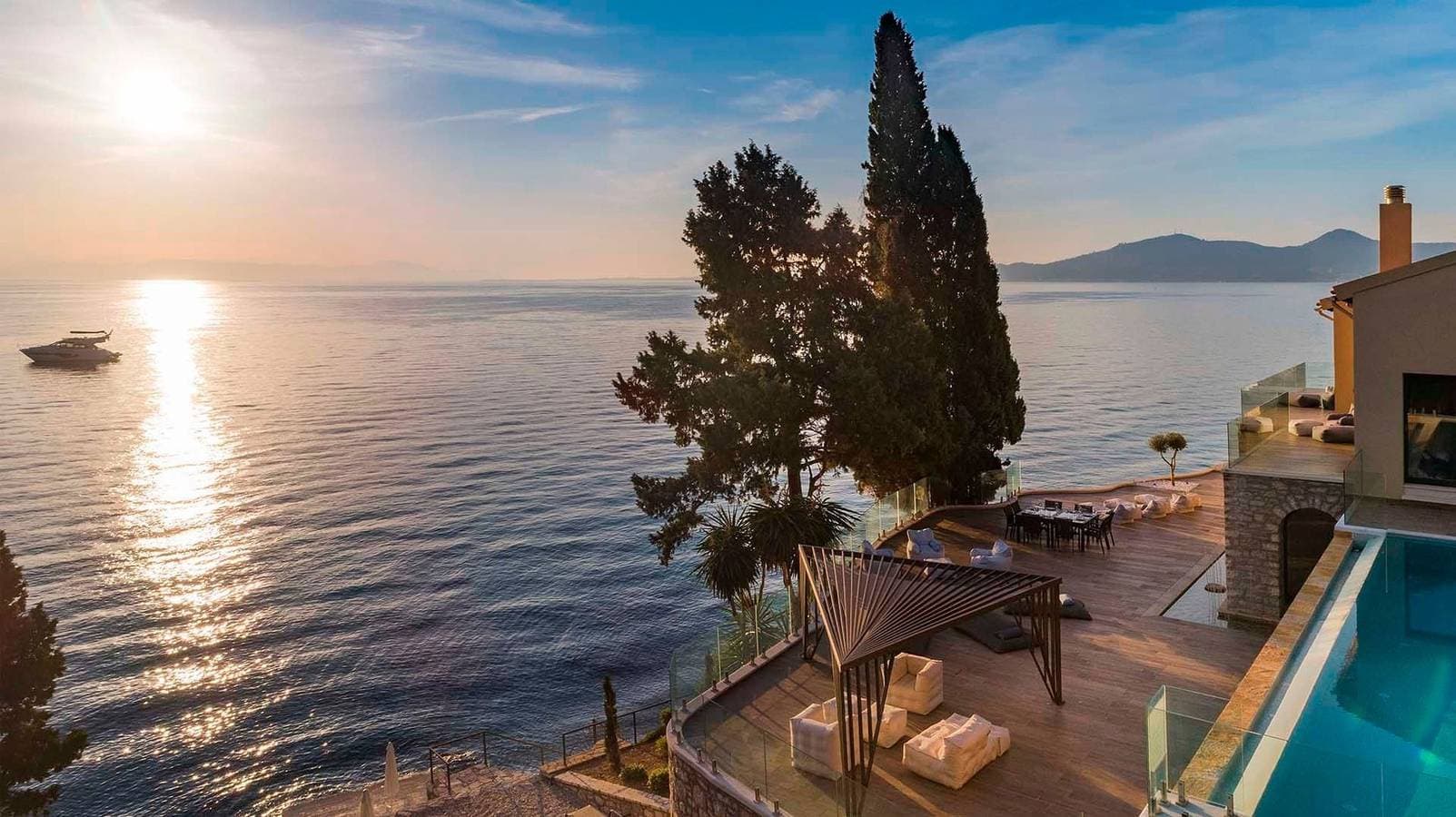 Foto 13 von 24: Stunning Seafront Corfu Residence | Villa Serene | Private Heated Pool
