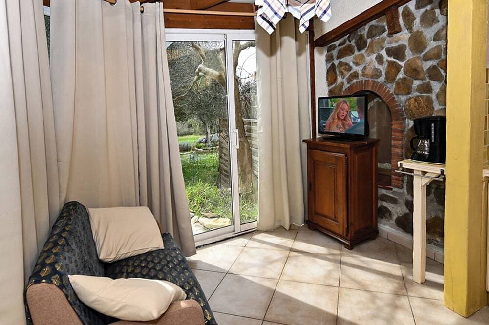 Foto 7 von 30: Unabhängiges Studio mit eigener Terrasse und Innenpool