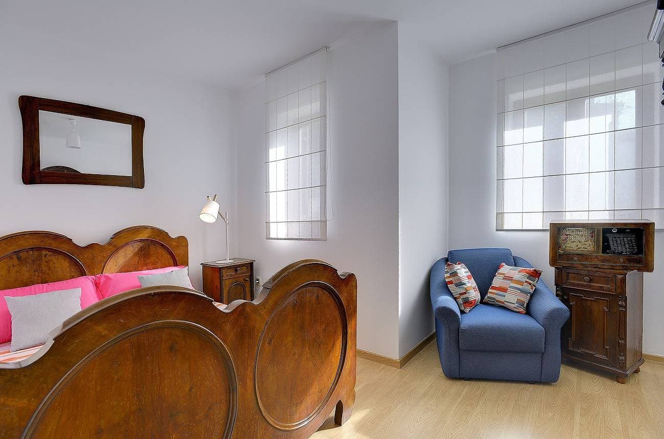 Foto 10 von 21: Neu renovierte Ferienwohnung mit Klima, WLAN, Waschmaschine, Tischfußball, Grill, Fahrräder und einem Kinderspielplatz