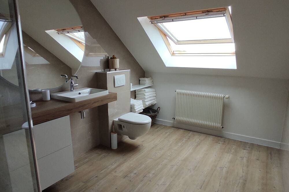 Foto 5 von 13: Suite Familiale Spacieuse vue sur Plan D'eau et sur les Hauteurs des Marais