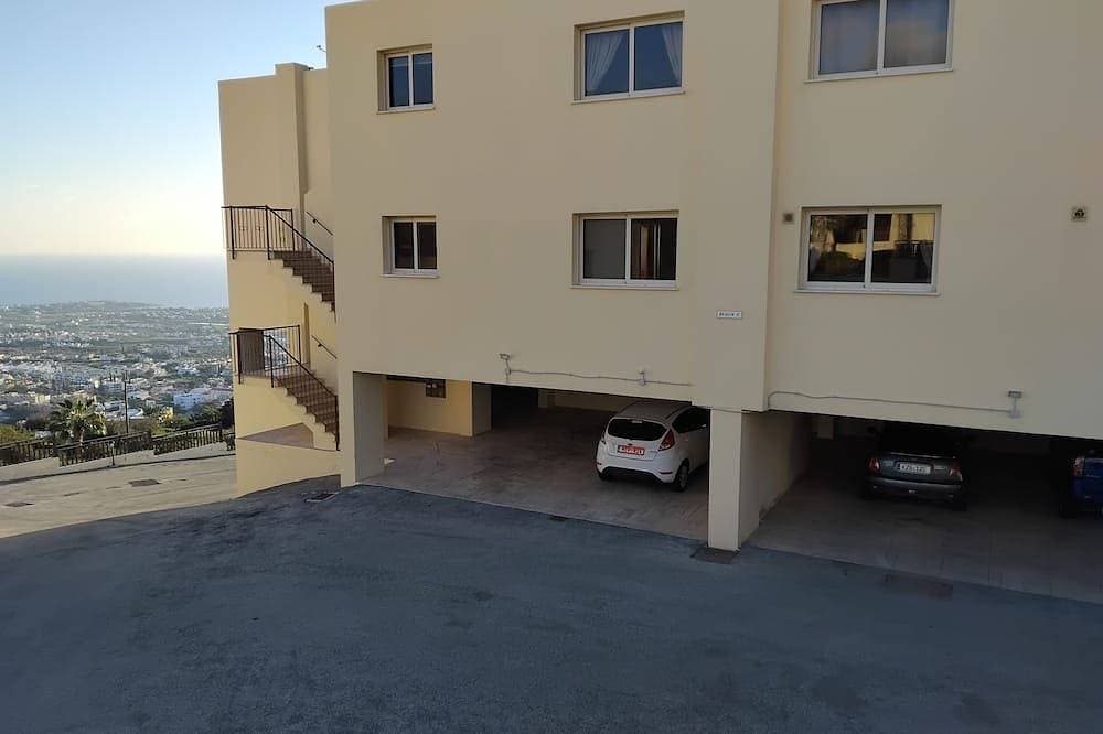 Foto 13 von 27: 22C Christina Hilltop Apartment panoramic views.