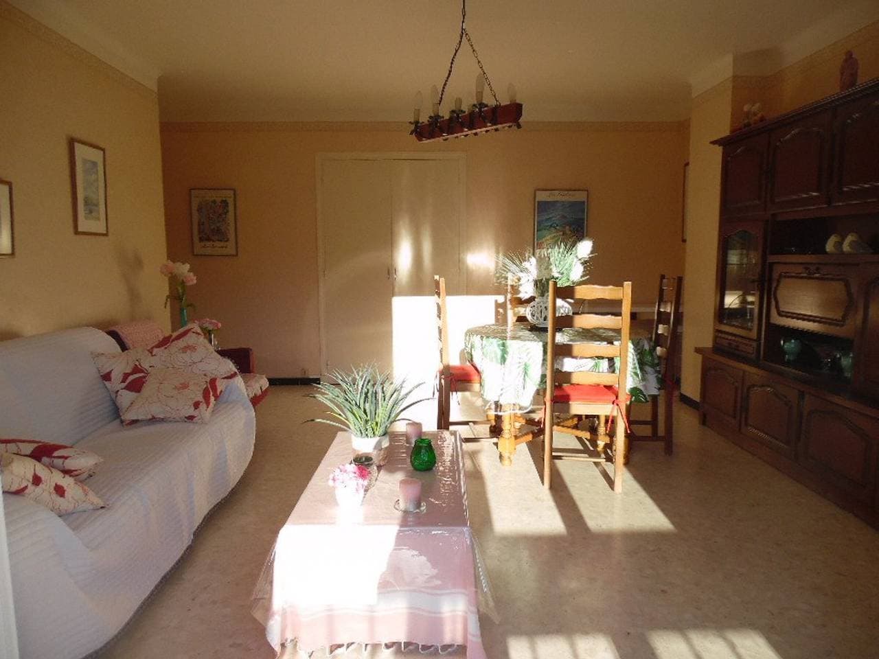 Foto 9 von 10: Gemütliche F2 Wohnung mit Terrasse, Parkplatz und WLAN - Nahe Stadtzentrum und Thermen