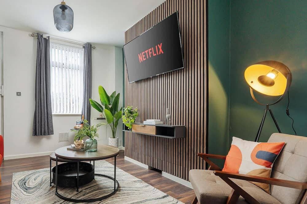 Cosy 2 bed home for Contractors, Getaways and Business Travellers w/Free Parking 1