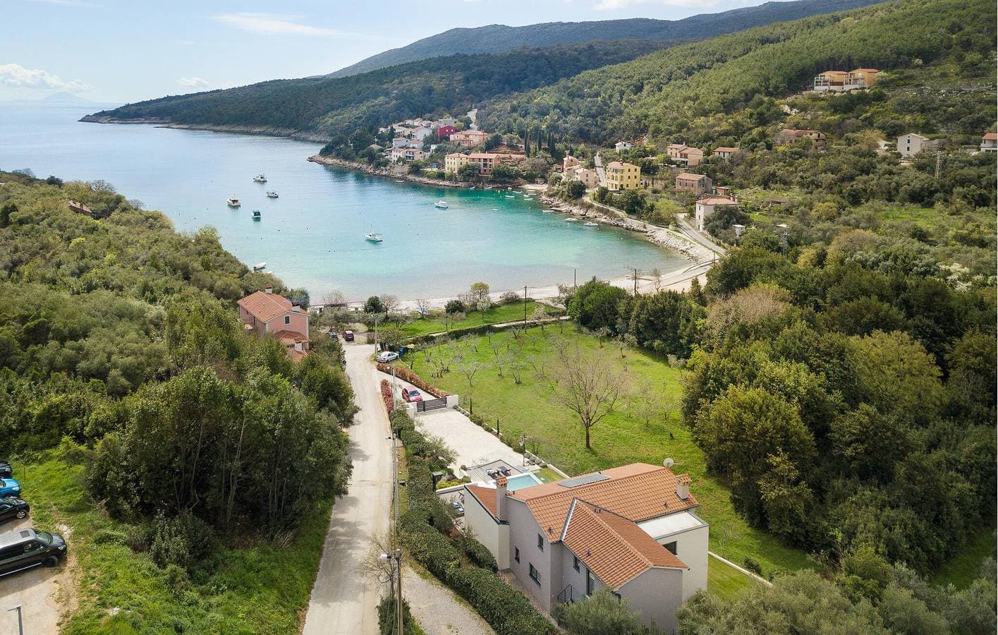 Foto 2 von 44: Gemütliche 2-Zimmer-Wohnung mit Pool, WLAN und Terrasse – 2,5 km vom Strand entfernt