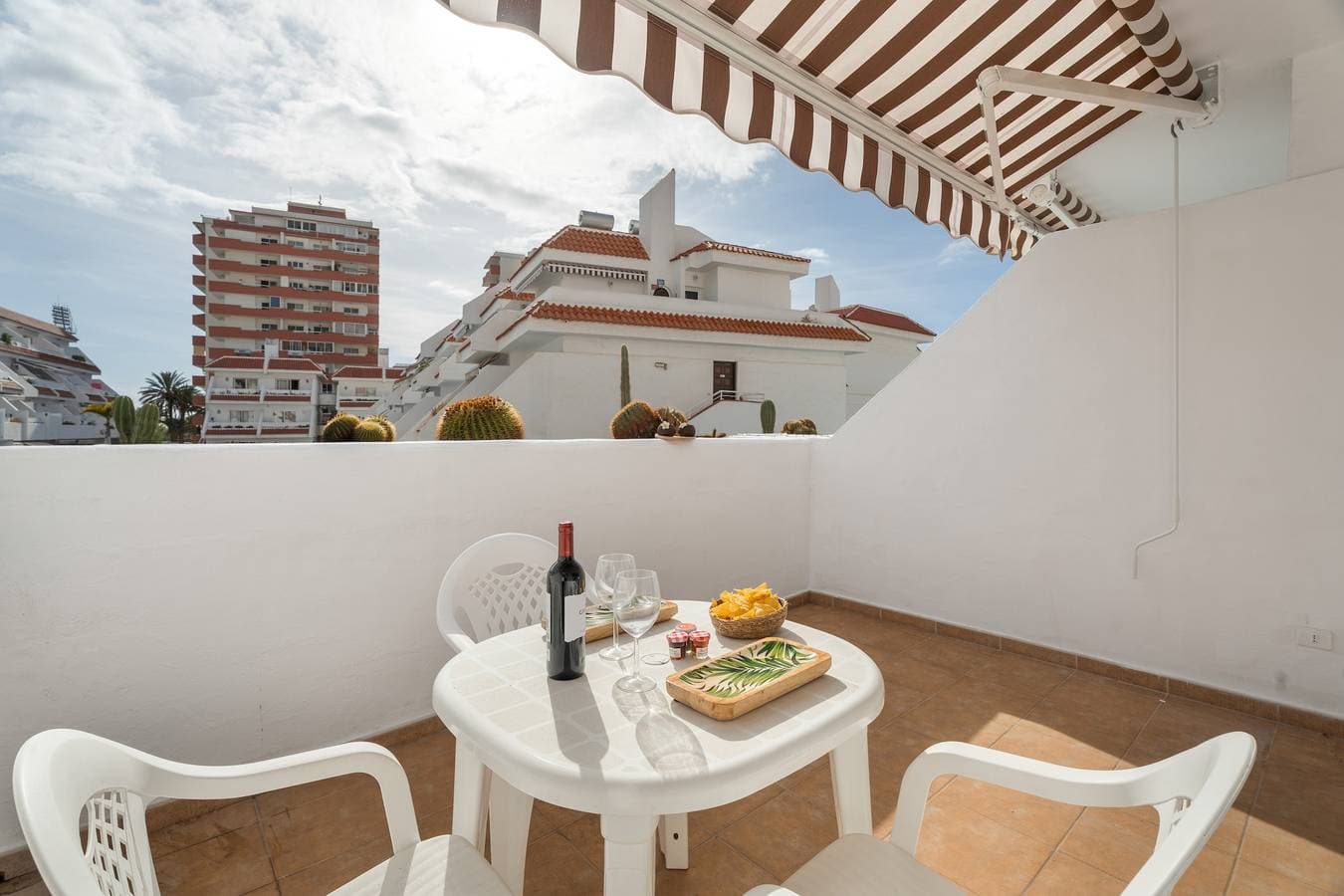 Foto 2 von 27: Sun And Calm Las Floritas mit Gemeinschaftspool, privater Terrasse und WLAN