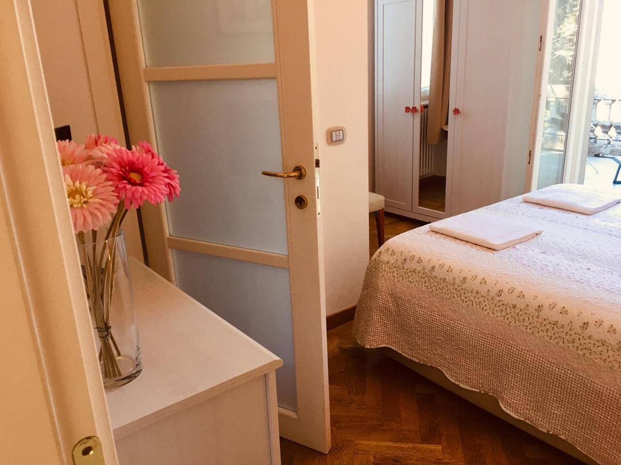 Foto 7 von 16: Double Room with Lake View and Terrace