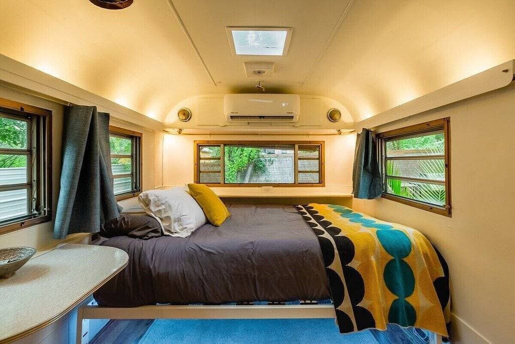 Foto 5 von 22: The Austin LoveStream! New Hot Tub, Full Bathroom, Deck & Grill!