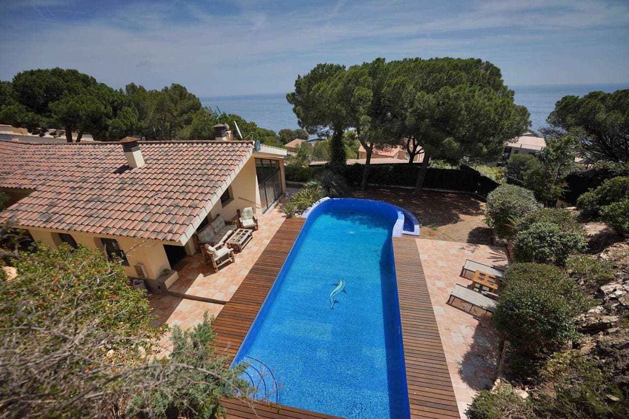 Villa de lujo de 4 dormitorios, piscina y barbacoa 1