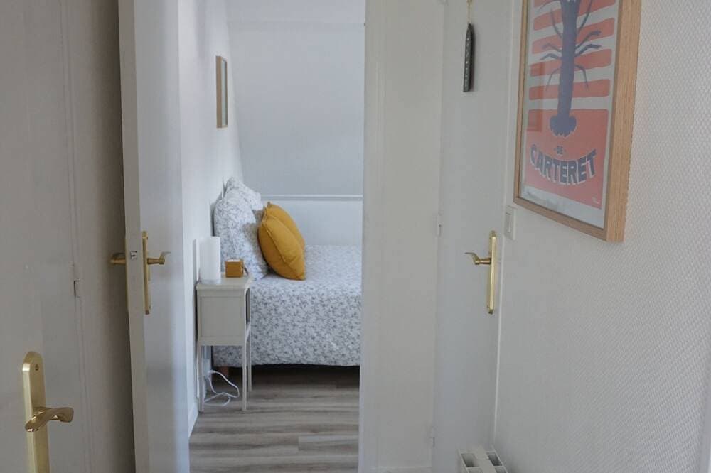 Foto 8 von 9: F2 apartment with terrace close to the center of Carteret