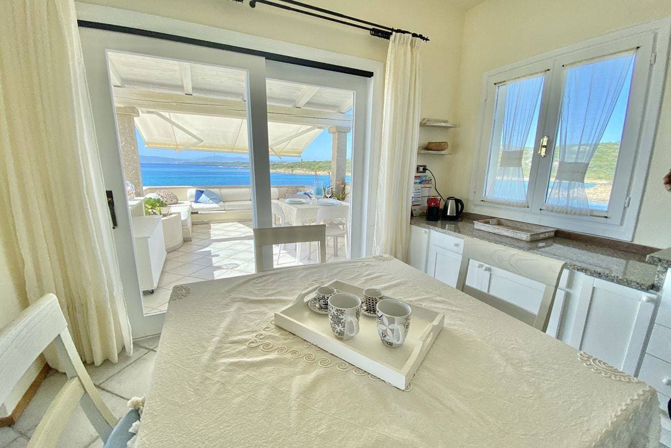 Foto 13 von 25: Ginestra Apartment. Three-room apartment, sleeps 6, on the ground floor with sea view.
