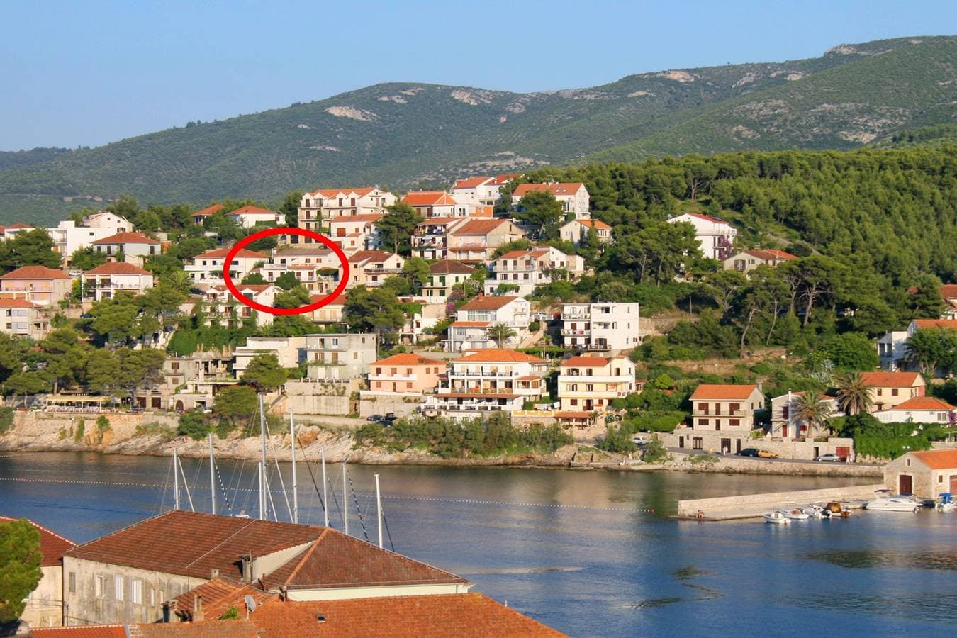 Foto 2 von 31: 1-Zimmer-Ferienwohnung mit Terrasse und Meerblick Jelsa, Hvar A-15348-b