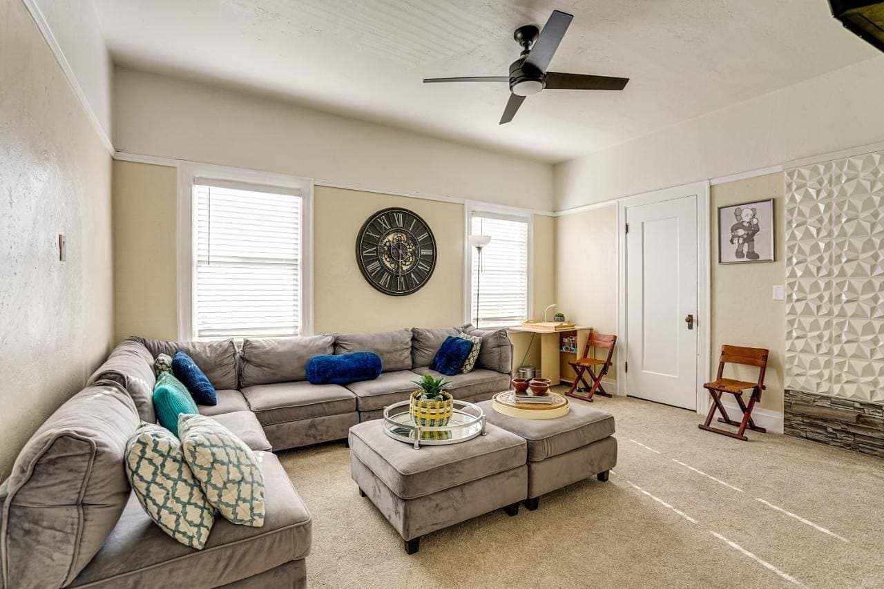 Pet-Friendly Condo Less Than 2 Mi to Alameda Beach! 1
