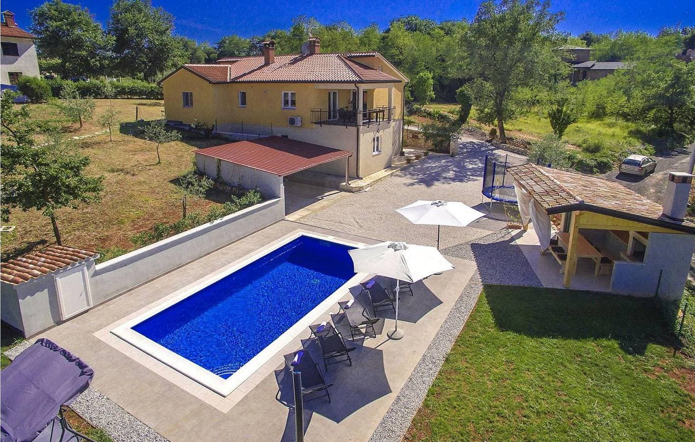 Foto 4 von 41: Modernes Apartment mit 2 Schlafzimmern, Pool und Terrasse – WLAN & Klimaanlage