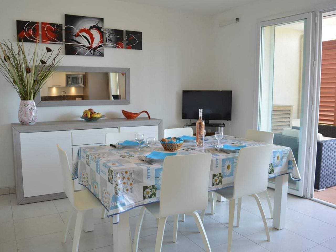 Foto 2 von 20: Geräumige 3-Zimmer-Wohnung mit Pool, Terrasse und Garage in Saint-Raphaël