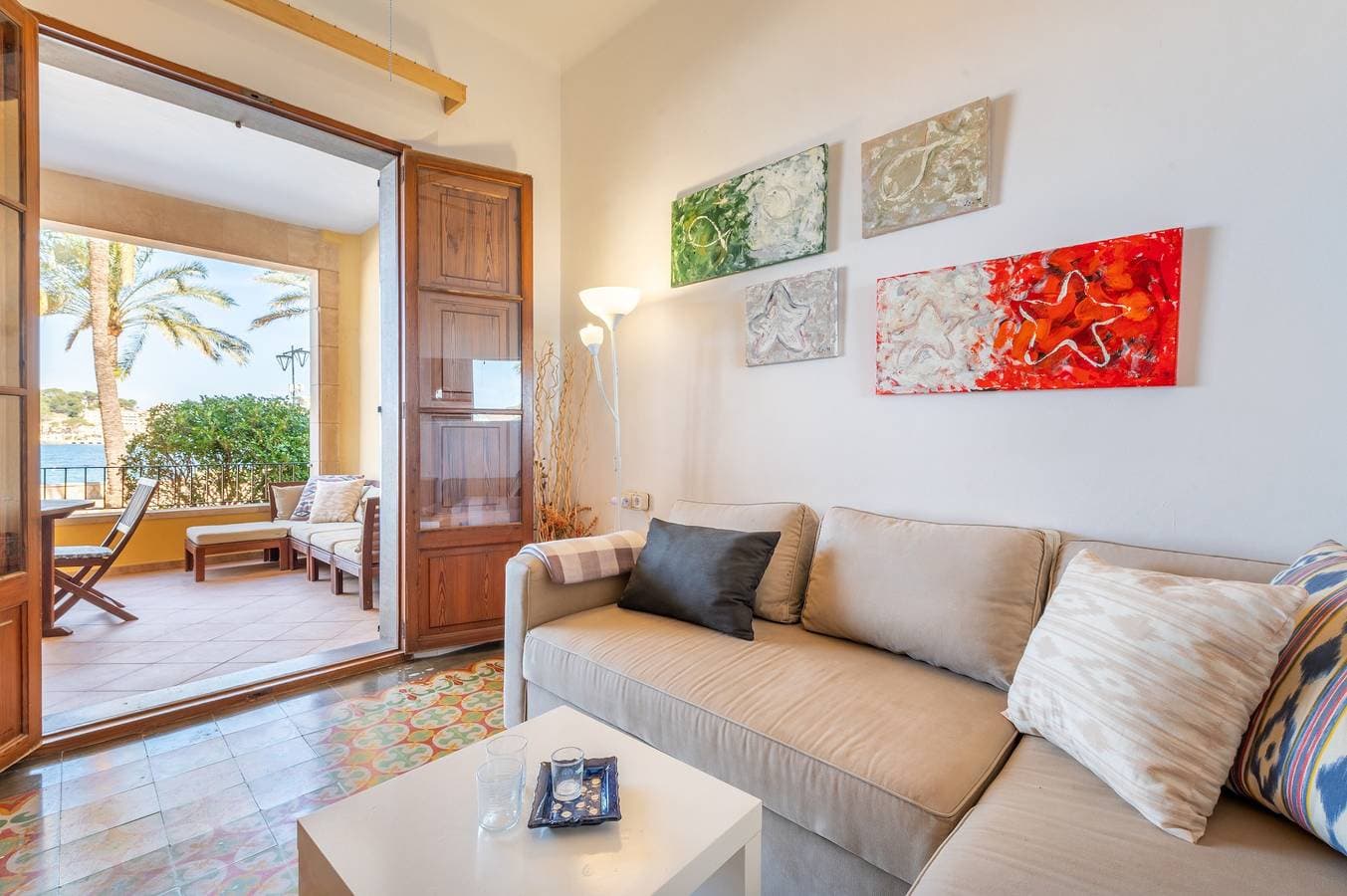Foto 4 von 27: Schöne Ferienwohnung direkt am Strand mit Terrasse, Klimaanlage & WLAN