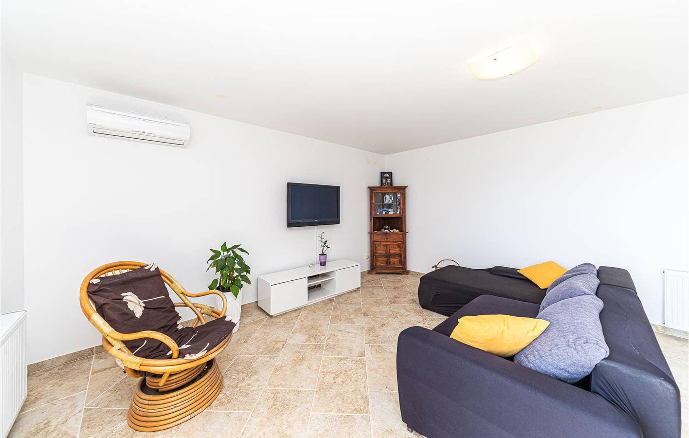 Foto 11 von 32: Gemütliche Ferienwohnung in der Nähe von Kanica mit WLAN, Terrasse und Parkplatz – 2 km bis zur Küste