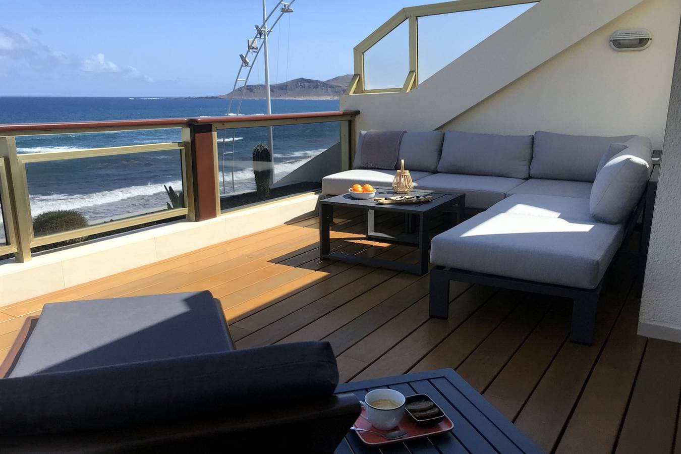 Foto 3 von 45: Apartment „Fabulous Canteras First Beachfront“ mit Meerblick, WLAN und Terrasse