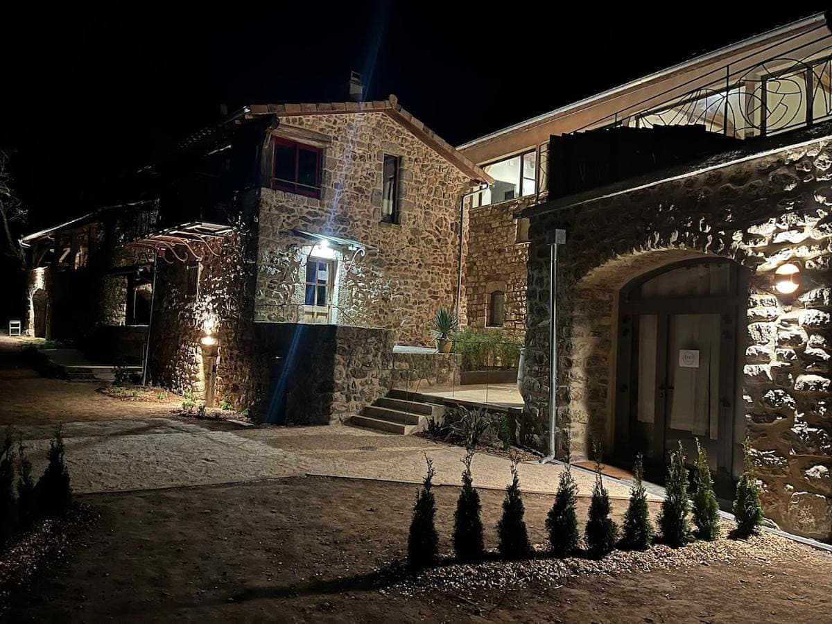 Foto 4 von 31: Six-Bedroom House