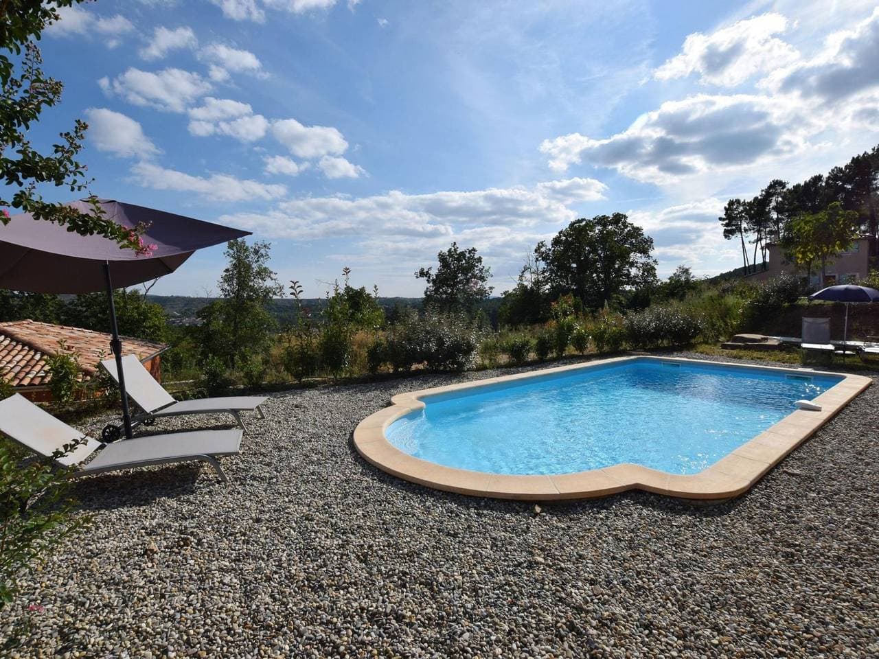 Foto 10 von 38: Impressive Villa with Hill View in Joyeuse