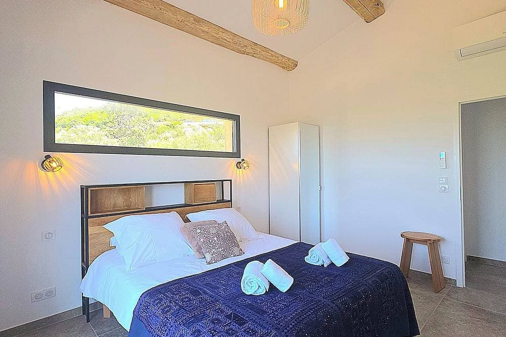 Foto 3 von 30: Villa with pool, sea view, Corse-du-Sud