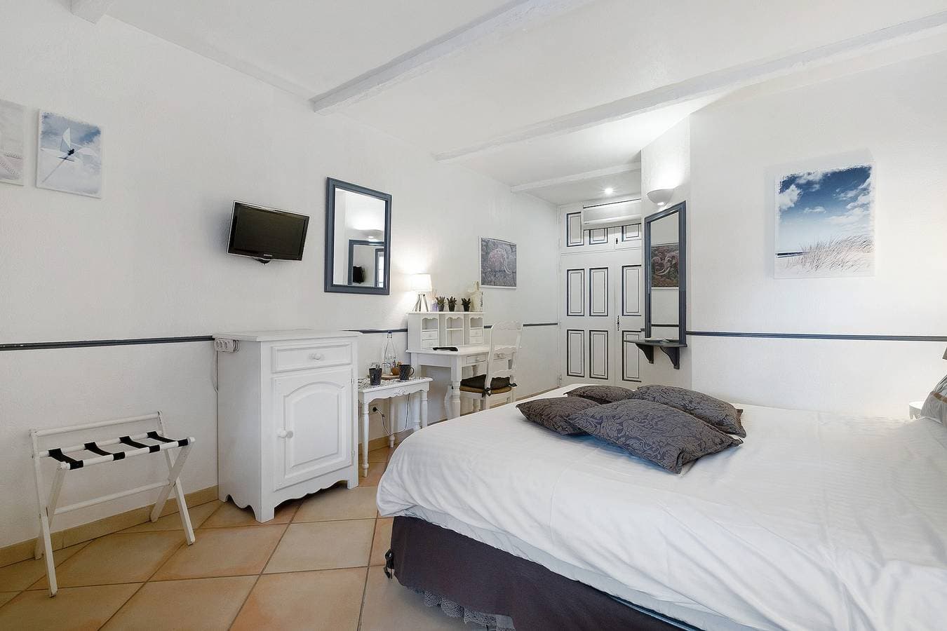 Foto 8 von 28: Gästezimmer „Lavande“ mit Meerblick, WLAN und Klimaanlage