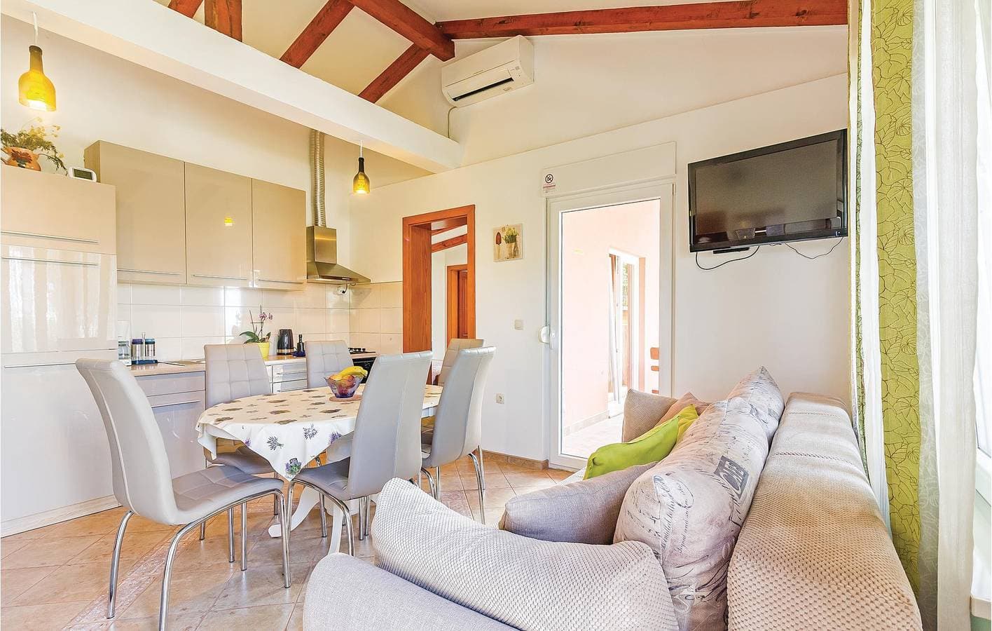 Foto 4 von 27: Urlaub am Meer: Gemütliche Ferienwohnung mit Pool und Terrasse, 2 km vom Strand von Fažana entfernt
