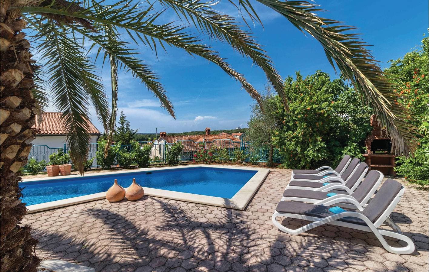 Foto 10 von 45: Gemütliche 2-Zimmer-Wohnung mit Pool, WLAN und Parkplatz in der Nähe des Strandes Havajka