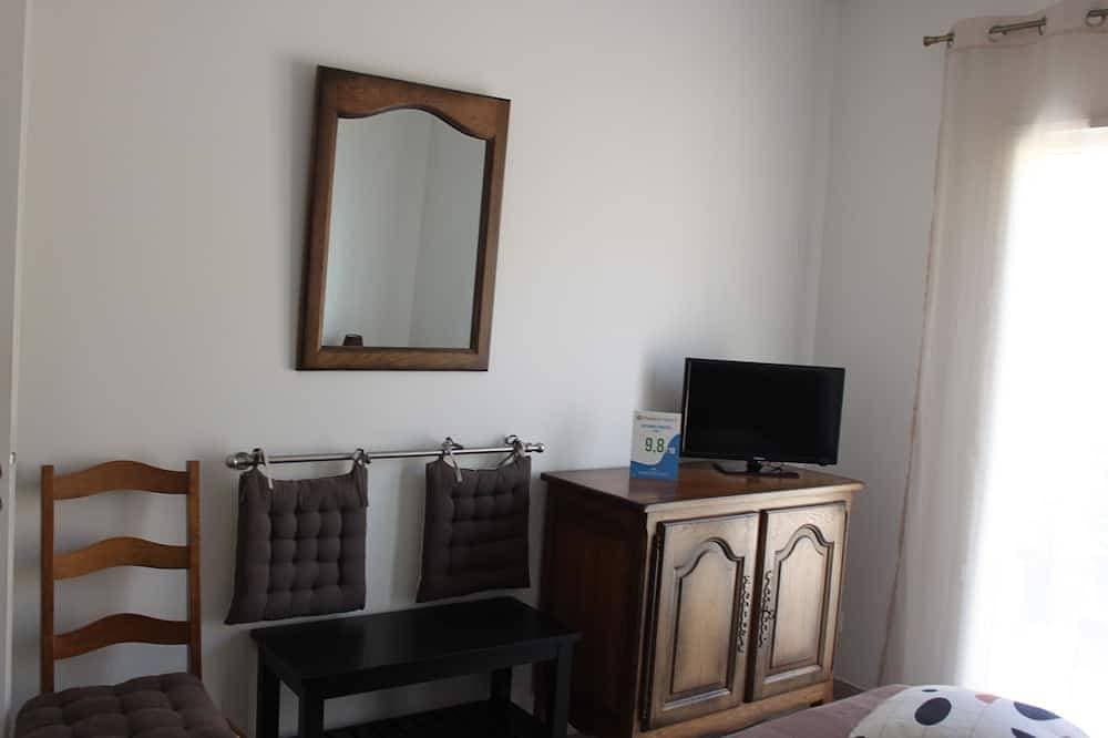 Foto 4 von 8: Chambre d'hôte Maquis private domain.