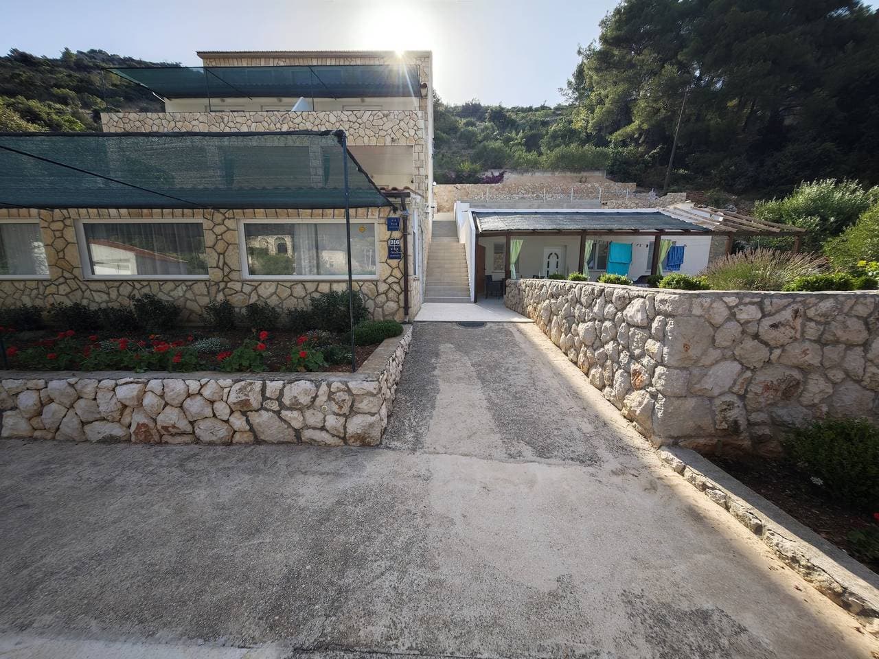 Foto 6 von 21: 1-Zimmer-Ferienwohnung am Strand Bucht Prapatna (Hvar) -d